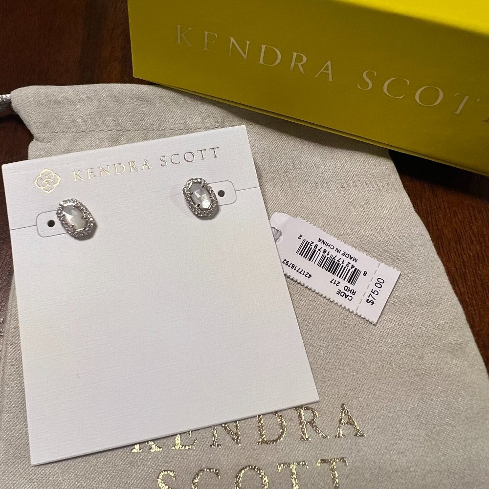 NWT Kendra Scott Cade Studs in Rhodium in Ivory Mother of Pearl